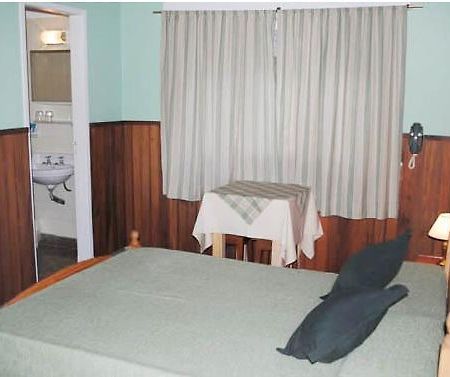 Hosteria Bavaria Villa Gesell Habitación foto